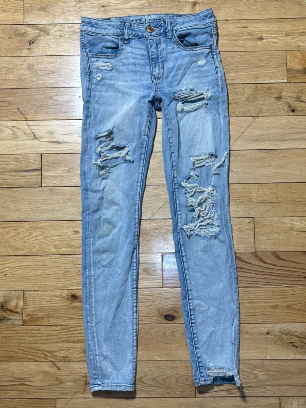 American Eagle Light Wash Distressed Skinny Jeans